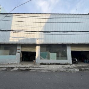 – BÁN NHÀ XƯỞNG HẺM 8M 1/ LÊ VĂN QUỚI, BÌNH TÂN • Diện tích: 16m x 17m (267m² ODT – 2 sổ riêng)