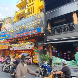 Chính chủ gửi cho thuê nhà HXM Bùi Viện, DT 29m2, 1 trệt 1 lầu, 2pn 2 wc, có sân riêng, ban công