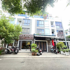 Siêu biệt Thự đường Thành Thái quận 10 (DT 11x21m) 3 tầng nhà mới tiện ở liền